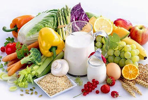 Duy trì một chế độ ăn lành mạnh giàu ngũ cốc, trái cây, rau và các sản phẩm từ sữa ít béo và bỏ qua chất béo bão hòa và cholesterol có thể làm giảm huyết áp của bạn tới 11 mm Hg. Ảnh: sieuthanhricoh.