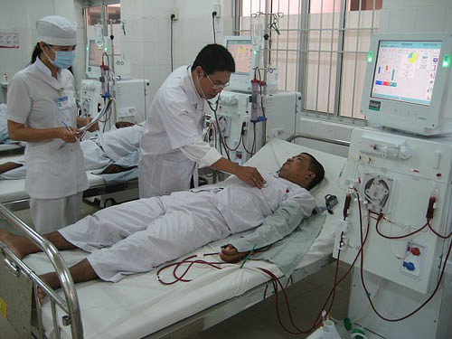 Vấn đề buồn nôn và nôn trong chạy thận nhân tạo có nhiều nguyên nhân nhưng đối với bệnh nhân ổn định thì hầu hết do tụt huyết áp. Ảnh: herbavina.