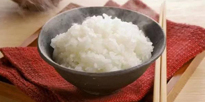 Cơm gạo trắng cũng là thức ăn hoàn hảo sau ngộ độc thực phẩm. Ảnh: giamcandep.