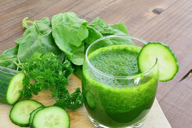 4. Cải xoăn, cà chua và cần tây: Đây chắc chắn là một trong những công thức nước ép rau củ giúp tăng cường hệ miễn dịch một cách tuyệt vời khi cơ thể bạn không khỏe. Ảnh: ihph.