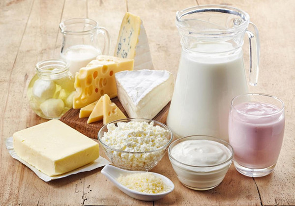 Thứ hai, chế độ ăn uống hàng ngày ảnh hưởng không nhỏ đến khả năng hấp thụ canxi. Đặc biệt, thói quen hút thuốc lá, uống rượu bia, uống trà đặc, cà phê, ăn thực phẩm nhiều muối ảnh hưởng rõ rệt đến tỷ lệ hấp thụ canxi.