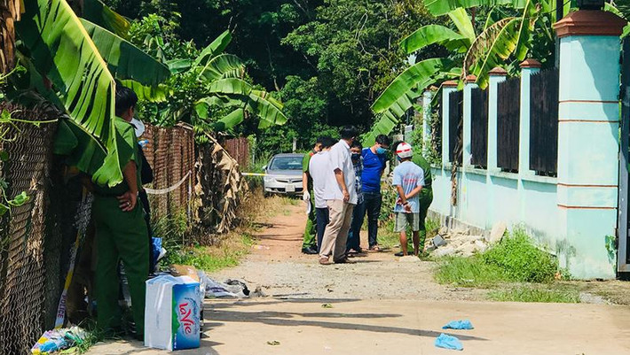 Cũng trong ngày 16/5/2019, công an tỉnh Bình Dương đã phát đi thông tin nhận dạng hai thi thể được phát hiện trong ngôi nhà nói trên, đồng thời truy tìm nhóm người thuê nhà bí ẩn.