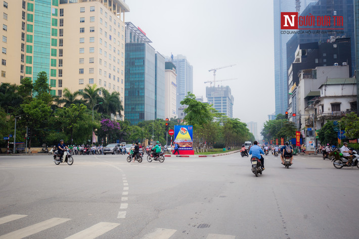 Đoạn Liễu Giai - Văn Cao cũng nằm trong các tuyến đường được xén dải phân cách để mở rộng lòng đường.