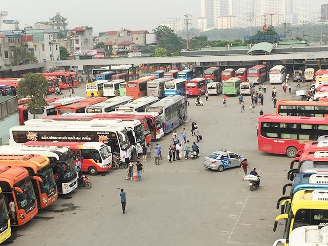 Cũng với hình thức trên, kiểm tra tại bến xe Nước Ngầm trước đó, tổ công tác do ông Lê Tuấn Anh làm tổ trưởng cũng phát hiện tài xế Bùi Ngọc Thắng, lái xe khách BKS 29B-088.74 , doanh nghiệp chủ quản là Cty CP vận tải Huyền Châu dương tính với chất ma túy, tổ công tác cũng tước bằng lái xe và tạm giữ phương tiện để phục vụ công tác xử lý tiếp theo.