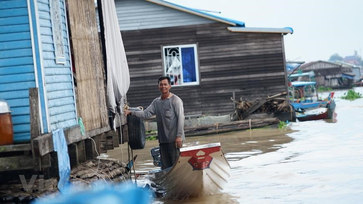 Nghề khai thác cá ngày một thất thu do nguồn cá ở Khu vực Biển Hồ mỗi năm một giảm, tình hình chăm sóc sức khỏe - y tế bị ảnh hưởng nghiêm trọng do môi trường bị ô nhiễm.