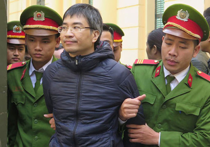 Giang Kim Đạt cùng với TGĐ Trần Văn Liêm và kế toán trưởng Trần Văn Khương đã chiếm đoạt hơn 260 tỷ đồng qua các dự án mua tàu khai thác kinh doanh cho thuê tàu biển. Riêng Giang Kim Đạt bị quy kết chiếm đoạt tổng cộng hơn 255 tỷ đồng.