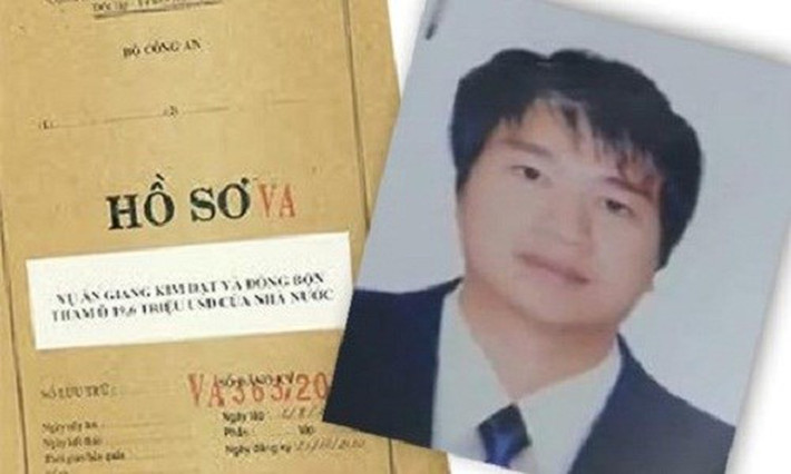 7. Giang Kim Đạt (nguyên quyền Trưởng phòng kinh doanh Công ty TNHH một thành viên vận tải viễn dương Vinashin thuộc Tập đoàn Vinashin - Vinashinlines) đã nhanh chân trốn ra nước ngoài trước khi vụ án bị khởi tố. Ngay sau đó, Giang Kim Đạt đã bị phát lệnh truy nã quốc tế.