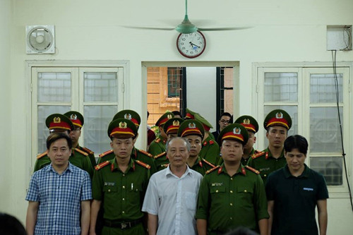 Với tội cố ý làm lộ bí mật Nhà nước, Vũ "nhôm" đã bị tuyên 8 năm tù và đang tiếp tục là bị cáo của các vụ án khác.