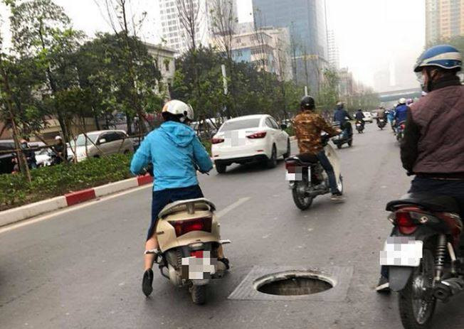 Tình trạng nắp cống bị mất cũng thi thoảng xảy ra.
