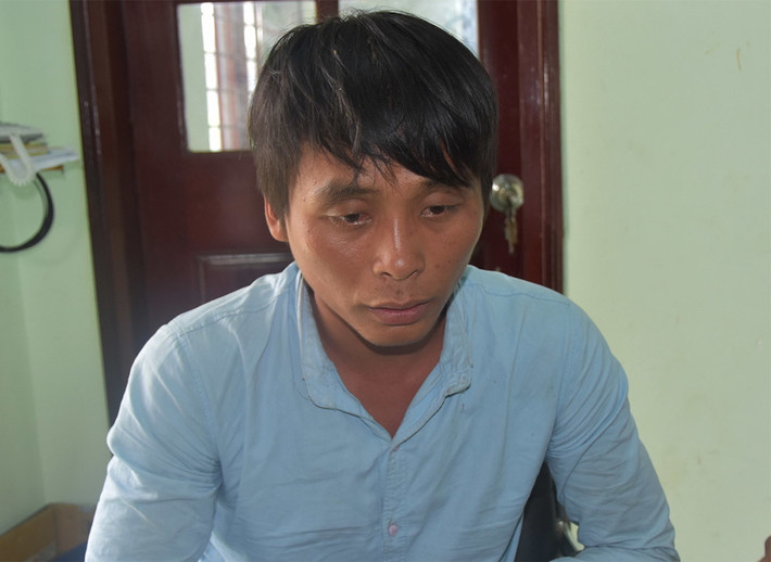 Do nghi ngờ vợ là chị Đinh Thị Ngọc Ngân (25 tuổi, ngụ xã Tam Hiệp) có mối quan hệ khác bên ngoài nên Khoa đã giết vợ, con riêng của vợ, mẹ vợ bằng cách siết cổ.