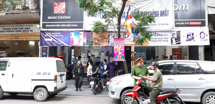 Sáng nay 9/5, lực lượng của Bộ Công an do Cục Cảnh sát điều tra tội phạm về tham nhũng, kinh tế, buôn lậu chủ công, đã tiến hành khám xét chuỗi cửa hàng điện thoại Nhật Cường mobile tại trụ sở chính.
