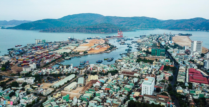 Cảng Quy Nhơn hình thành năm 1976 do Cục Đường biển (Bộ Giao thông Vận tải) quản lý. Đến năm 1993, Bộ GTVT quyết định thành lập doanh nghiệp Nhà nước Cảng Quy Nhơn. Năm 2009, cảng trực thuộc Tổng công ty Hàng hải Việt Nam (Vinalines), đổi tên là Công ty TNHH MTV cảng Quy Nhơn.