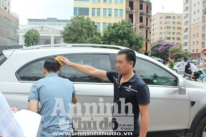 Còn đối tượng Đông dùng gạch đập vào đầu anh T