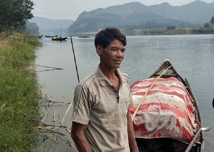 Ông Phan Văn Mão (người dân tại tổ dân phố Lại Bằng 2), người cùng với người dân trong tổ dân phố dựng cọc tre trên sông Bồ cho rằng việc dựng cọc tre với mục đích nhằm "bảo vệ vườn tược, tính mạng của người dân".
