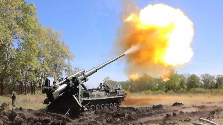 Đặc biệt, khả năng phòng thủ của thành phố Pokrovsk có nguy cơ sụp đổ khiến Ukraine càng thêm lo lắng. Vị trí chiến lược này có ý nghĩa không thể thay thế đối với phòng thủ khu vực Donbas, vì đây không chỉ là điểm giao nhau của các tuyến giao thông, mà còn là trung tâm hậu cần quan trọng của Quân đội Ukraine. Mất đi vị trí này có thể làm thay đổi hoàn toàn cục diện chiến đấu của toàn khu vực. Ảnh: Bộ Quốc phòng Nga.