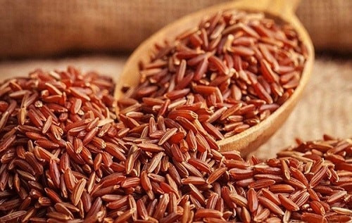 Gạo lứt có hàm lượng phốt pho và kali cao hơn loại gạo trắng nên người bị thận cũng không nên ăn loại gạo này. Ảnh: hoanluu.