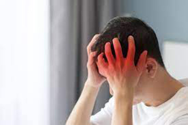 Đặc biệt, người già, người béo phì thường xuyên đau đầu cần hết sức chú ý. Rất có thể đây là dấu hiệu tình trạng tắc mạch cục bộ, khiến máu lên não không thể lưu thông bình thường. Nếu không điều trị, tình trạng có thể tiến triển xấu, tăng nguy cơ nhồi máu não.