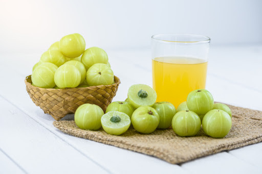 Nước ép amla (hay còn gọi là me rừng, chùm ruột núi, quả lý gai) cũng là loại nước uống có tác dụng hiệu quả trong việc kiểm soát lượng đường trong máu. Ảnh: googleusercontent.