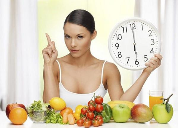 Người bị viêm gan B nên chia nhỏ bữa, ăn đúng giờ để cơ thể hấp thu tốt hơn, đồng thời giảm bớt áp lực cho gan. Ảnh: https.