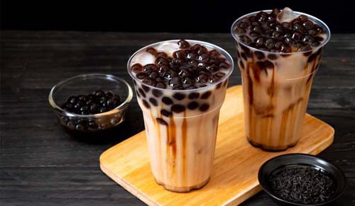 Trong khi đó, lượng đường tối đa được khuyến nghị nên nạp vào cơ thể mỗi ngày không quá 50g. Tốt nhất nên kiểm soát lượng đường nạp vào cơ thể dưới 25g. Như vậy, chỉ cần thưởng thức ly trà sữa 200ml là bạn có thể nạp lượng đường vượt mức cho phép.