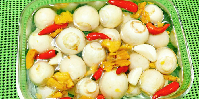 Nguyên nhân bởi, ngoài hàm lượng muối cao gây tổn thương thực quản, niêm mạc dạ dày, mà còn gây viêm nhiễm đường tiêu hóa. Loại thực phẩm độc hại này còn chứa nhiều nitrite.