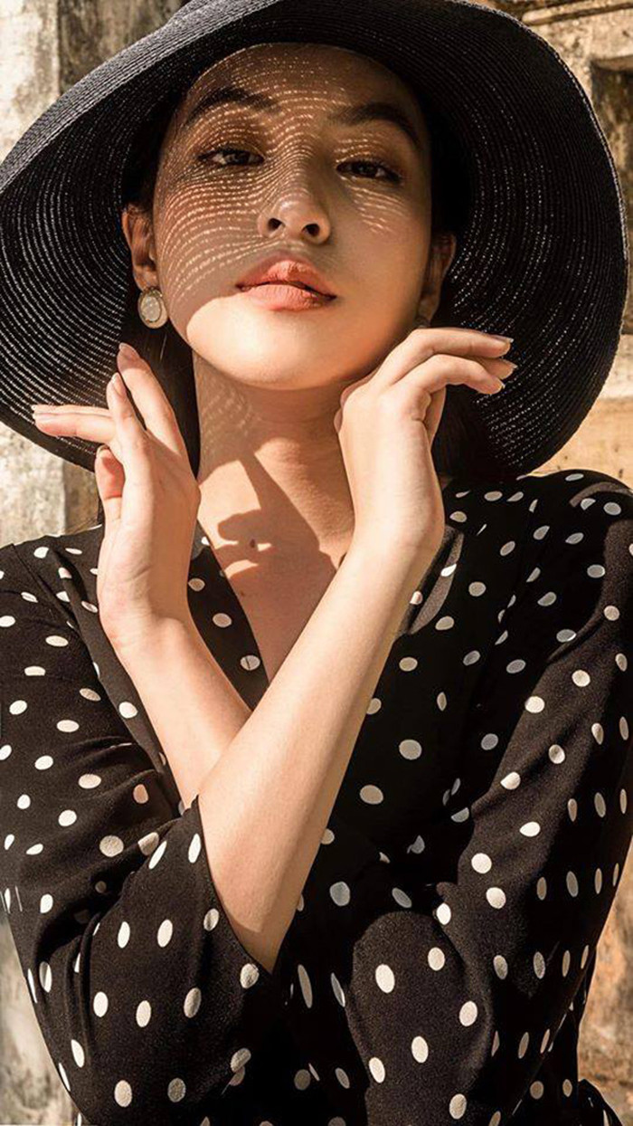 Ngoài đời, Thảo Tâm lại lựa chọn cho mình phong cách thời trang đa dạng, biến hóa lúc gợi cảm, lúc năng động cánh tính.