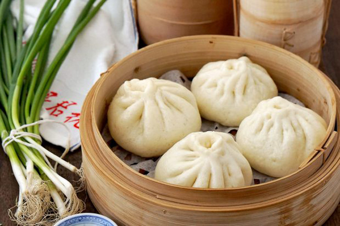 Được biết, năm 1980 Cẩu Bất Lý đăng ký logo riêng cho chuỗi nhà hàng của mình. Đây được xem là món bánh truyền thống đầu tiên có thương hiệu tại đất nước tỷ dân lúc bấy giờ.