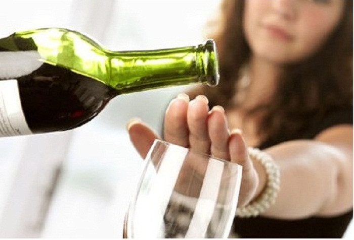 Ngoài ra, hạn chế uống rượu – nhất là uống rượu về đêm có ý nghĩa vô cùng quan trọng nếu muốn gan khỏe mạnh.