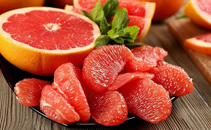 Bưởi, cam quýt. Các loại quả có múi chứa lượng lớn vitamin C. Ăn loại quả này, bạn dễ dàng tăng hiệu quả đốt cháy chất béo lên tới 30% trong các hoạt động, thể dục hàng ngày.