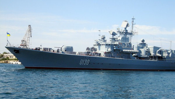 Tình trạng thê thảm của Ukraine là một điều thấy rõ, nhất là sau sự việc bán đảo Crimea sát nhập vào Nga năm 2014 khiến cho tình hình càng khó khăn hơn. Hải quân Ukraine đã mất hầu hết các cơ sở và khí tài trong sự kiện đó. Ảnh: Tàu U130 - Soái hạm lớn nhất của Hải quân Ukraine