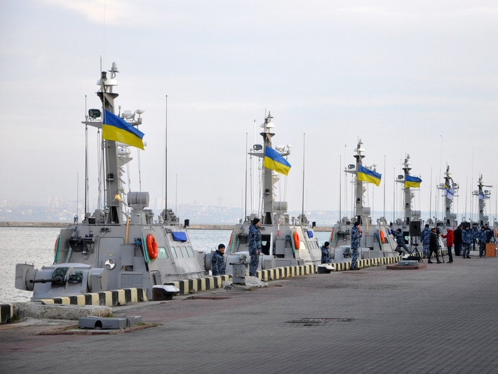 Hiện nay chủ lực và hoạt động tích cực nhất trong Hải quân Ukraine là đội tàu cao tốc vũ trang Gyurza-M với số lượng 7 chiếc, hai chiếc khác sẽ sớm gia nhập biên chế trong tương lai gần. Tàu này cũng chỉ có lượng giãn nước hơn 50 tấn và trang bị hai pháo cao tốc 30mm. Ảnh: Đội tàu cao tốc Gyurza-M của Hải quân Ukraine