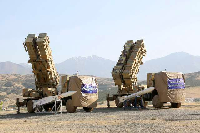 Iran đã tăng cường khả năng phòng không gần các cơ sở hạt nhân của họ để ngăn chặn các cuộc tấn công tên lửa có thể xảy ra của Mỹ trước khi Tổng thống đương nhiệm Donald Trump rời Nhà Trắng vào ngày 6/1/2021. Ảnh: Iran có lực lượng tên lửa phòng không mạnh - Nguồn: Sina