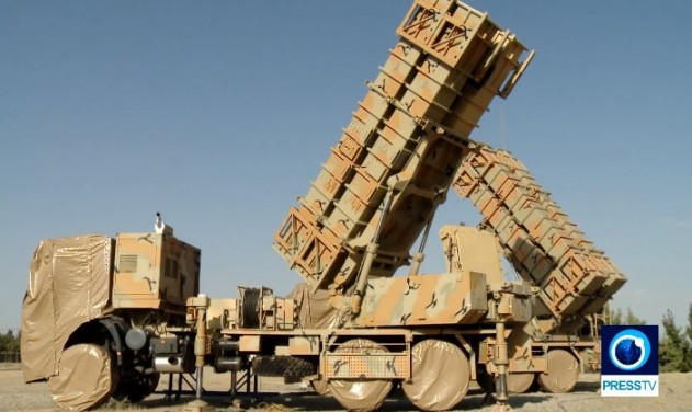 Theo tin tức từ giới tình báo Mỹ cho biết, hiện Iran đã triển khai hệ thống tên lửa phòng không tầm xa Bhawar-373 do Iran chế tạo và hệ thống phòng không Buk-M1 tầm thấp nhập của Nga, gần cơ sở hạt nhân ở Fordo, cũng như một số lượng lớn pháo phòng không 35mm và radar sóng mét; sẵn sàng đánh chặn các cuộc tập kích đường không của Mỹ. Ảnh: Hệ thống phòng không tầm cao Bhawar-373 của Iran - Nguồn: PRESSTV