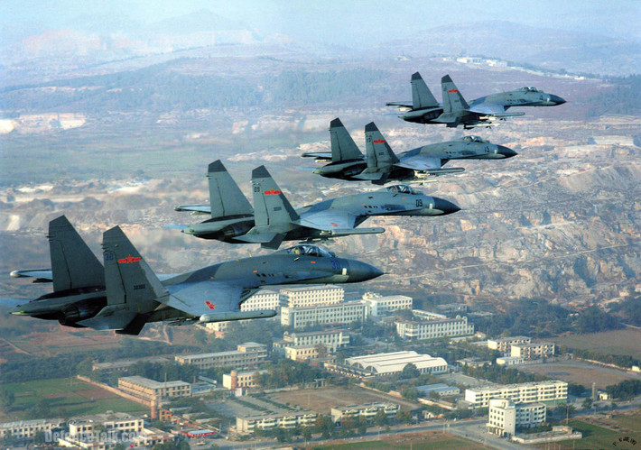 Việc có công nghệ Su-27 đã mở ra cho Trung Quốc hàng loạt bước phát triển mới với những chiếc J-11, J-15 và J-16 đều phần lớn dựa trên cuộc đại nhảy vọt này. Ảnh: Biên đội J-11 của Không quân Trung Quốc. Nguồn ảnh: Sina.