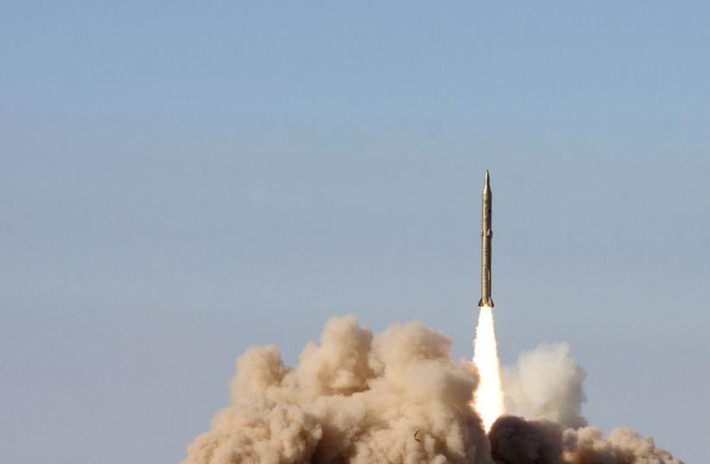 Nếu Iran tiến hành các cuộc tấn công tên lửa vào các địa điểm hạt nhân của Israel, về không quân là bất khả thi, nhưng Iran có thể lựa chọn sử dụng tổ hợp tên lửa hành trình và tên lửa đạn đạo để tiến công Israel. Ảnh: Một vụ phóng tên lửa đạn đạo của Iran - Nguồn: IRNA