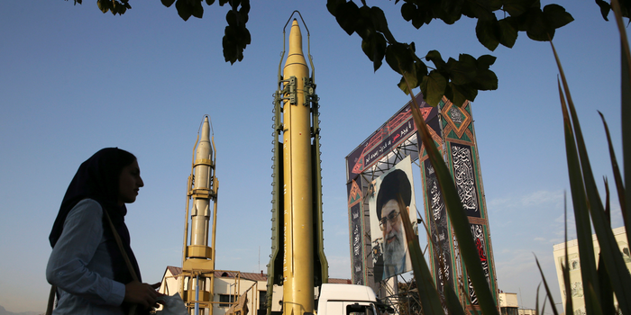 Để giải quyết căn cứ này, Iran sẽ cần sử dụng một số lượng lớn tên lửa. Đối với loại căn cứ tên lửa này, Iran có thể sử dụng tên lửa đạn đạo loại Shahab-3 hoặc tên lửa đạn đạo Mudrock-2 và tên lửa hành trình Sumar. Ảnh: Tên lửa đạn đạo Shahab-3 của Iran - Nguồn: IRNA.