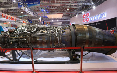 Su-35 được trang bị hai động cơ lực đẩy vectơ 117S mạnh mẽ, cho tốc độ bay tối đa Mach 2,25 và tầm bay tối đa 4.000 km. Cùng với khả năng cơ động mạnh mẽ của Su-35, điều này khiến Su-35 trở thành chiếc máy bay cận chiến cuối cùng của gia đình Su-27 huyền thoại. Nguồn: Topwar