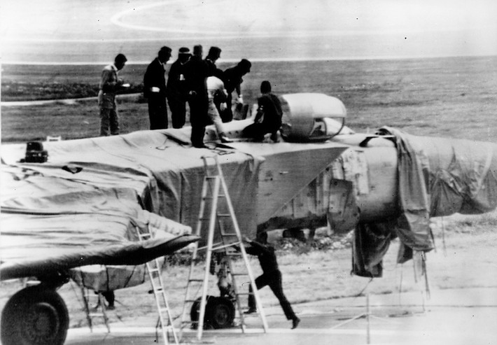 Việc phi công lái MiG-25 đào tẩu là mối đe dọa rất lớn đối với an ninh Liên Xô; trước sự đe dọa của Liên Xô, Nhật Bản đã hứa trả lại MiG-25, nhưng không cho biết bằng cách nào để trả lại; rất nhanh chóng, các chuyên gia hàng đầu về hàng không Mỹ và Nhật Bản đã tháo dỡ MiG-25 để nghiên cứu và nắm được những bí mật về loại máy bay này.