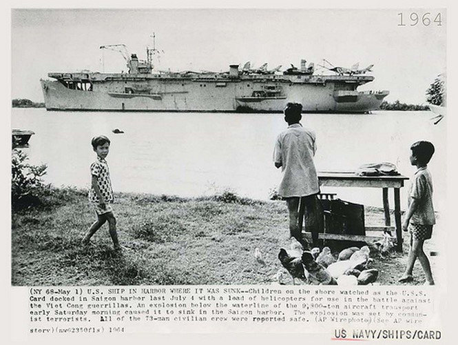 Khi biết thông tin tàu USNS Card chở nhiều máy bay chiến đấu và nhiều vũ khí tới Chiến trường Việt Nam, Lâm Sơn Náo - chiến sĩ biệt động Sài Gòn gặp chỉ huy trình bày kế hoạch chi tiết và xin hai khối TNT, mỗi khối nặng 44 kg và 4 kg thuốc nổ C4.