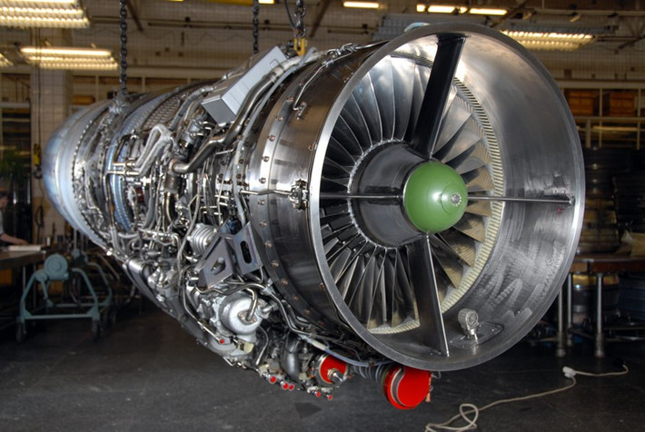 Độ tin cậy kém của động cơ RD-93 là mối đe dọa với JF-17, Không quân Pakistan đã nhiều lần bày tỏ sự lo lắng về chất lượng của động cơ và chi phí bảo dưỡng cao. Gần đây, do các lệnh trừng phạt của Mỹ, Pakistan cũng đang phải đối mặt với vấn đề không thể mua các linh kiện động cơ từ Nga.