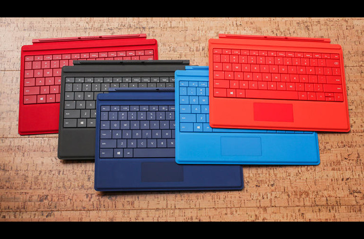 Bàn phím kiêm vỏ bảo vệ Type Cover được bán với giá 130 USD.
