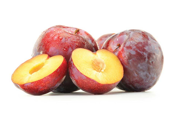 Các loại quả hạch. Các loại quả hạch như đào, mận chứa nhiều đường có thể gây đầy bụng, béo bụng.