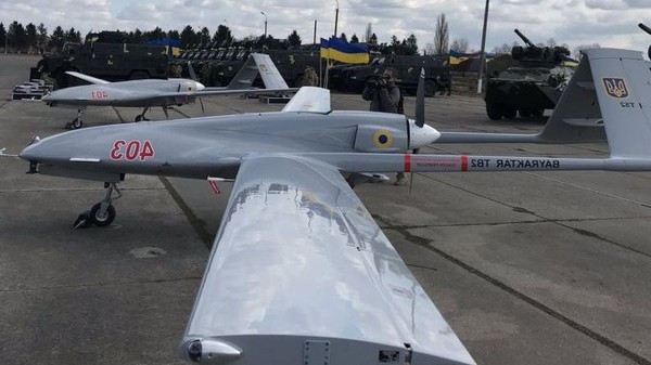 Cách đây vài ngày, lực lượng vũ trang Ukraine lần đầu tiên sử dụng UAV tấn công Bayraktar mua từ Thổ Nhĩ Kỳ tại Donbas. Máy bay không người lái đã bắn trúng mục tiêu tại các vị trí của lực lượng dân quân.