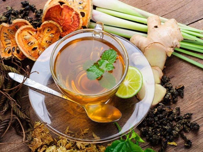 Trà thảo mộc là một nguồn cung cấp chất chống oxy hóa tuyệt vời, giúp bạn thải độc rất hiệu quả. Ảnh: organicfacts.