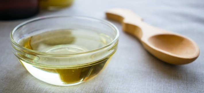 Dầu MCT có thể làm tăng quá trình đốt cháy chất béo, giảm cơn đói và bảo vệ khối lượng cơ bắp trong quá trình giảm cân. Ảnh: naturalshop.