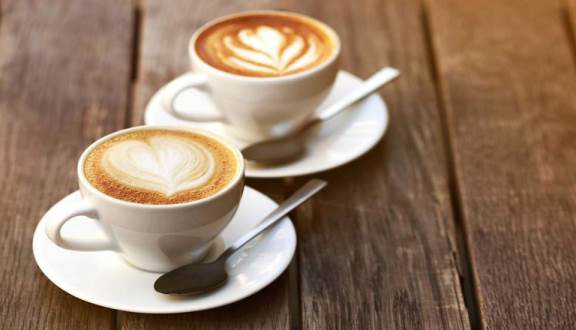Cà phê có chứa caffeine, được chứng minh là cải thiện hiệu suất tinh thần và thể chất, ngoài ra còn giúp tăng cường trao đổi chất. Ảnh: foody.