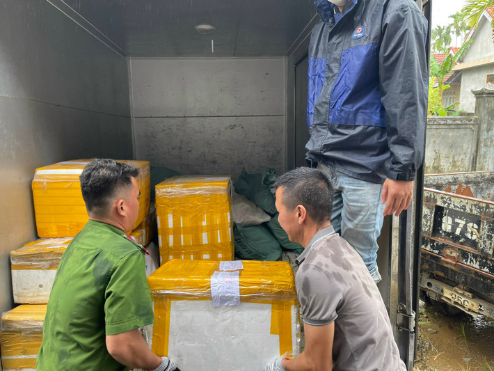 Nếu không phát hiện kịp thời, hơn 1 tấn thực phẩm các loại này sẽ được đem ra thị trường tiêu thụ, phục vụ các thực khách trên địa bàn.