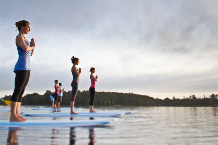 Yoga nghĩa là sự liên kết, khi luyện tập ngoài trời, dường như đó là sự liên kết giữa thiên nhiên, con người và vũ trụ. Đó mới là trải nghiệm thực sự