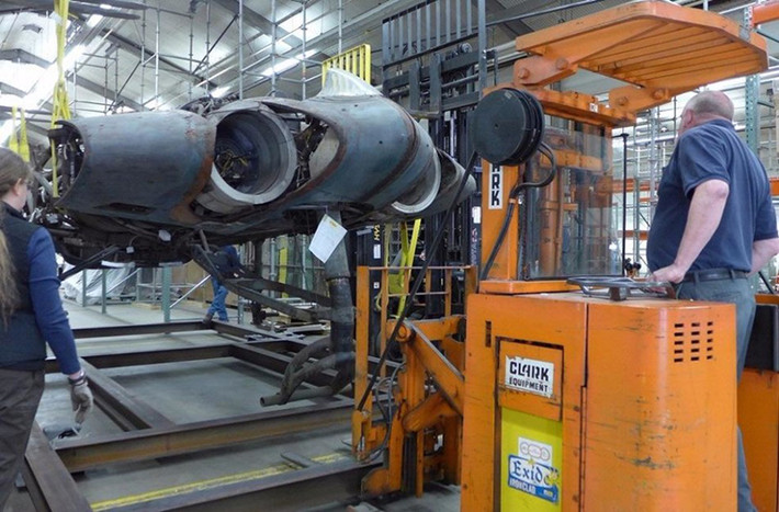 Có một thực tế rằng khả năng làm giảm tín hiệu phản xạ sóng radar trên Ho 229 không có trong ý tưởng thiết kế ban đầu của Reimar và Walter, mà nó chỉ xuất hiện sau chiến tranh khi Reimar Horten phát hiện ra hỗn hợp bụi than và keo gỗ giúp bảo vệ Ho 229 trước các hệ thống radar cảnh giới của Anh cộng với đó là thiết kế “flying wing”.