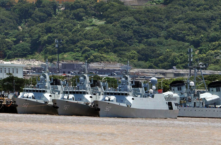 Tàu hộ vệ mang tên lửa Type 056 được Trung Quốc phát triển nhằm thay thế các tàu hộ vệ Type 037 đã lỗi thời của nước này. Trong tháng trước Hải quân Trung Quốc cũng đã loại biên ba tàu Type 037 mang số hiệu 746, 748 và 786. Cho tới hiện tại vẫn chưa rõ Trung Quốc sẽ đưa vào trang bị bao nhiêu tàu Type 056 khi số lượng tàu chiến này đang lên từng ngày, nhiều nguồn tin cho rằng sẽ có hơn 30 tàu hộ vệ loại này được Trung Quốc đưa vào biên chế. Đáng lưu ý, Trung Quốc biên chế 26 chiếc Type 056 chỉ trong có...4 năm kể từ 2013.